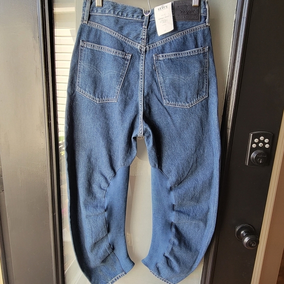 NEW LEVI'S Barrel Women's Jeans Sise 25 Medium Blue Slightly Curvy Shape - Picture 3 of 9